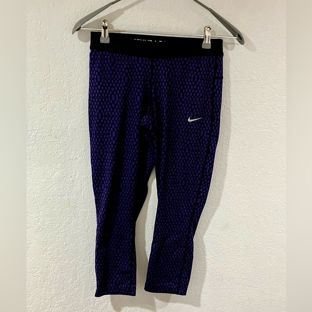 Nike women’s small purple and black leggings lightweight workout running yoga